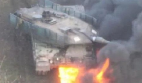 Немецкий танк Леопард сожженный под Адеевкой. Скриншот кадра видео Минобороны России